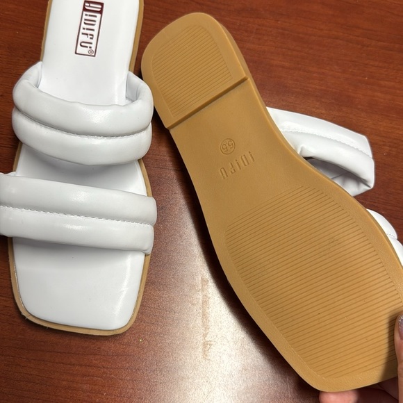 Idifu sandals size 5.5 // 082809 - Picture 2 of 2